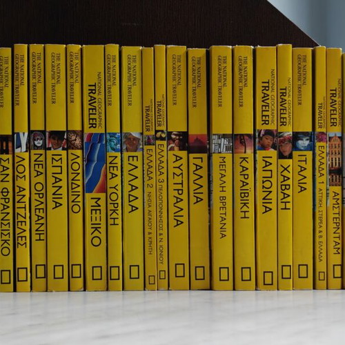 Travel Guides like new, pack of 69 books with National Geographic and DK