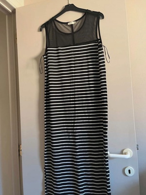 Sleeveless long dress Mudo Collection like new, size 40, black and white