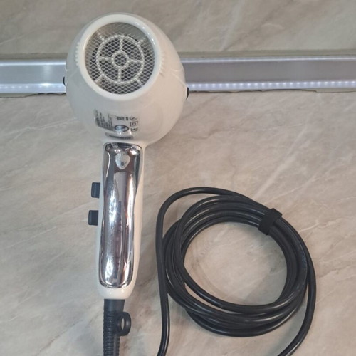 Hairdryer 3900 Healthy Ionic White like new with white finish