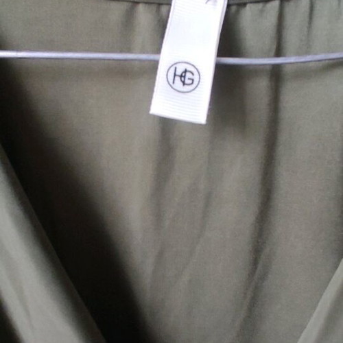 Top like new in khaki color size M