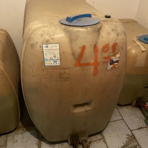 Δεξαμενή πετρελαίου 1000 λίτρα μεταχειρισμένη με εξωτερικές ενδείξεις πλήρωσης