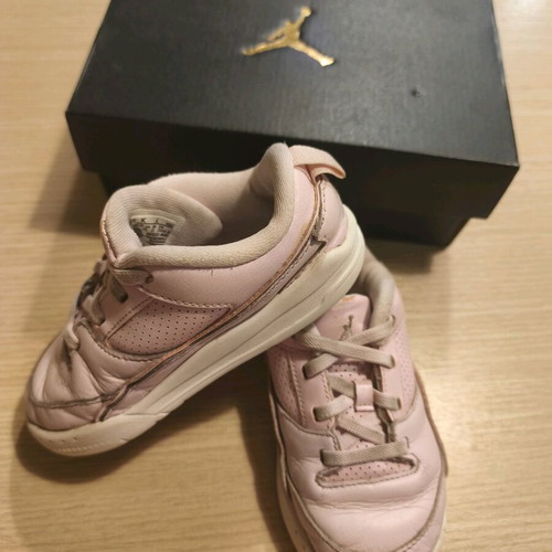 Athletic shoes used Jordan and Nike for girls sizes 25 and 26