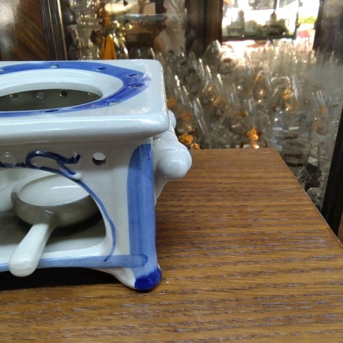 Ceramic oil and aroma warmer new with vintage design