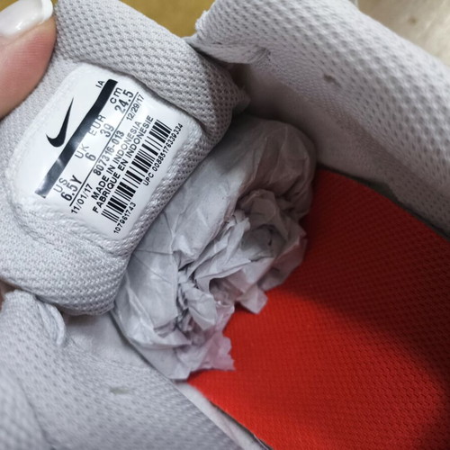 Nike athletic shoes like new, size 38