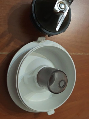 Bosch MUM 4 blender parts used, blade and lid set