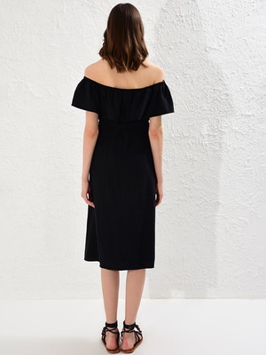 Dress like new black with buttons and ruffles on shoulders