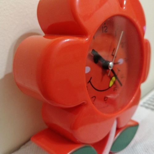 Flower alarm clock used with second hand, battery operated