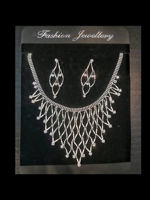 Jewelry set necklace and earrings new