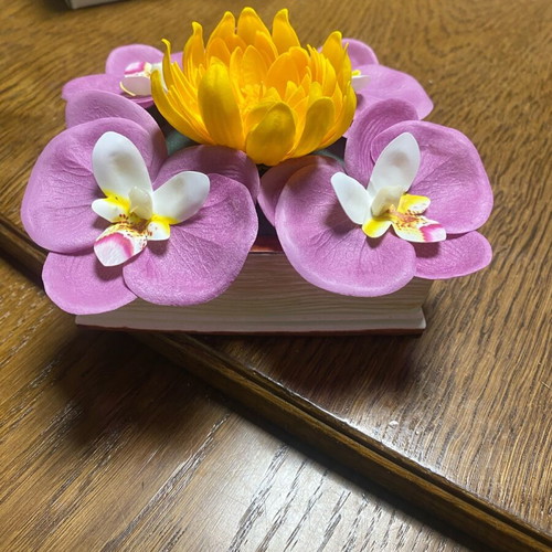 Handmade bouquets new in gypsum ceramic book pot