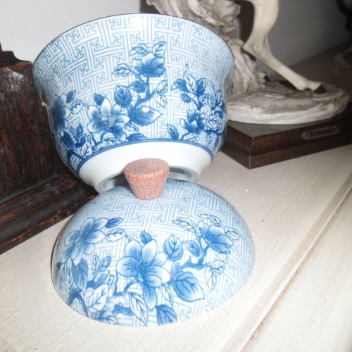 Chinese ashtray new, blue/white