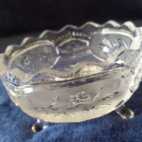 Crystal bowl with feet new, cut glass decoration