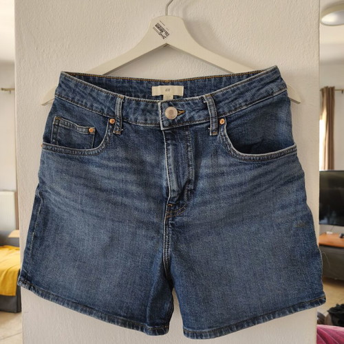 H&M classic dark blue denim shorts size 38 like new