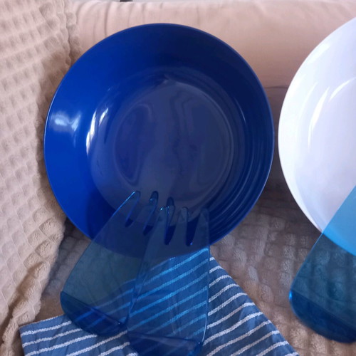 Baci Milano salad bowls and forks set like new