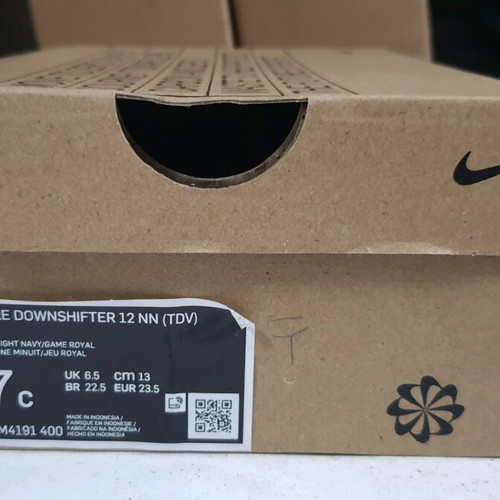 Nike Downshifter 12 kids athletic shoes used, size 23.5, blue