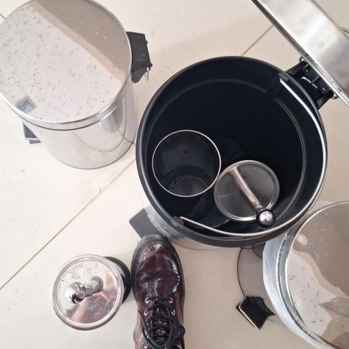 Set of bins and toilet brush like new