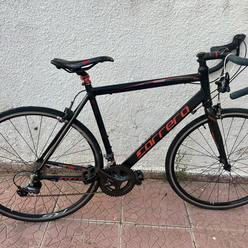 Road bike Carrera Vituoso 26 inch wheel size like new with extra cleats and gel cover