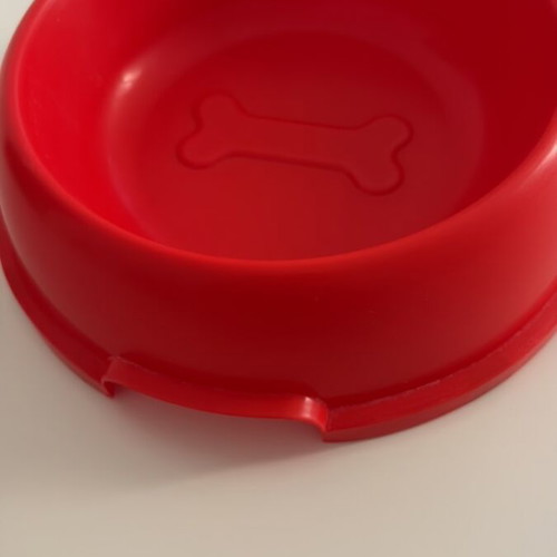 Plastic pet bowl with non-slip base, 17.5x6.5 cm