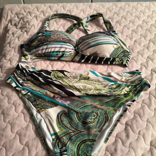 Bikini top used with underwire and colorful paisley pattern, size XXL
