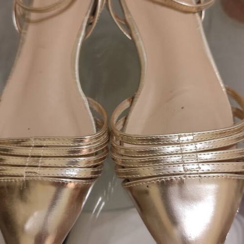 Gold flat sandals size 39 used, comfortable and light