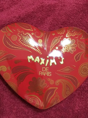Maxims de Paris metal heart-shaped box new
