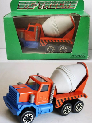 Mikro Bulgaria vintage 80's die cast cement mixer new, metal & plastic
