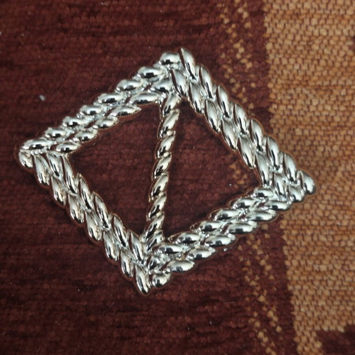 Plastic belt buckle like new, silver