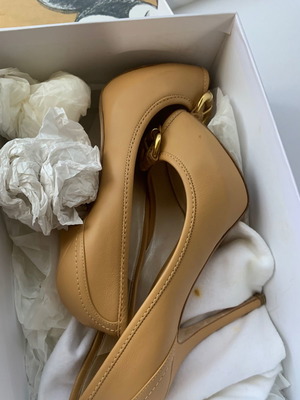 Dior γόβες μεταχειρισμένες, μέγεθος 37,5, μπεζ με δώρο μποτάκι