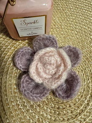 Handmade flower brooch like new, purple