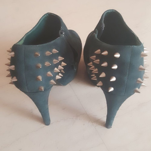 Small heel suede ankle boots