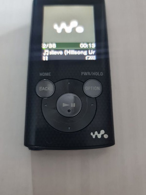 Sony Walkman NWZ-E383 MP3 player with data and charging cable