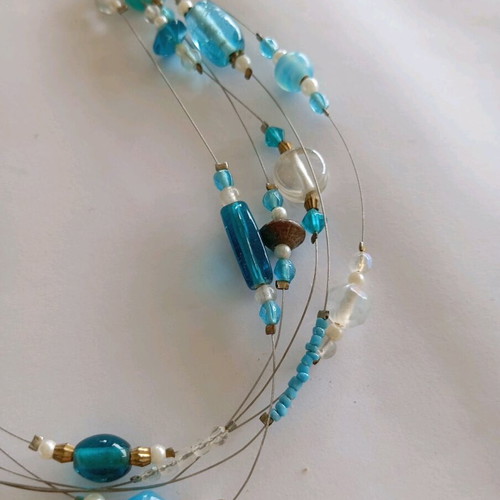 Necklace with stones and beads new, blue shades