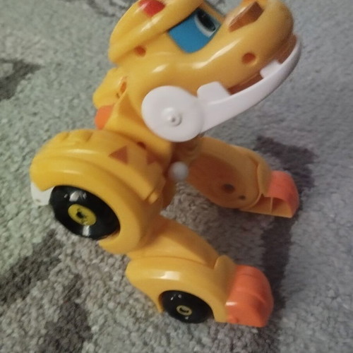 Robotic toy like new, talking and transformable