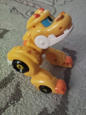 Robotic toy like new, talking and transformable