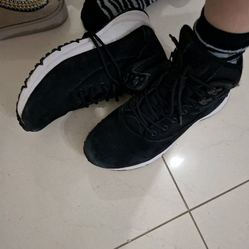 4F hiking shoes black like new size 40