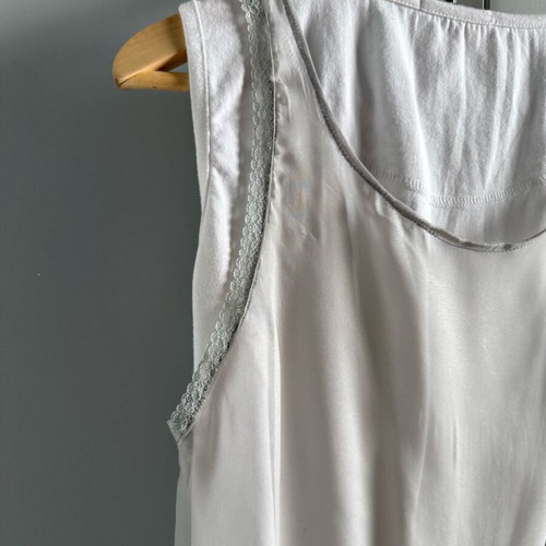 Toi&Moi blouse like new, white with silver details, size M