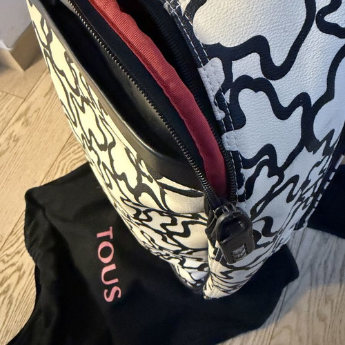 Tous toiletry bag unused, excellent condition with case