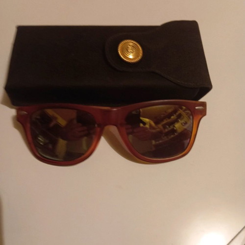 Unisex sunglasses used with brown frame and mirror lenses