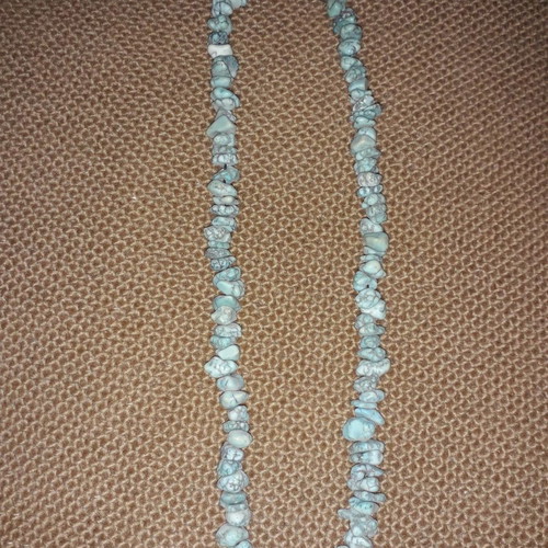 Necklace with turquoise stone like new with screw clasp