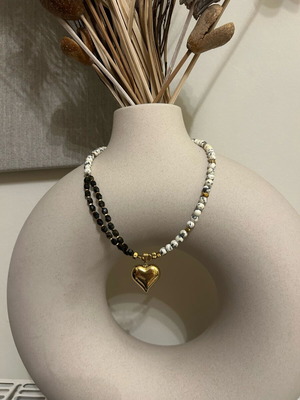 Necklace with gold heart and haolite beads new