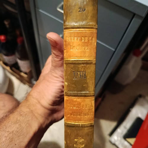 Book on the History of the United States of America used, French, 1845
