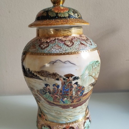 Satsuma style porcelain vase with lid, like new, 24cm