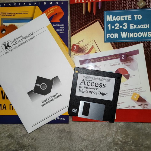 Collectible vintage computer books like new with floppy disk