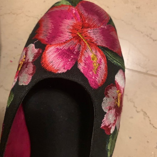 Beverly Feldman flat mule new, embroidered fabric Molly size 38.5