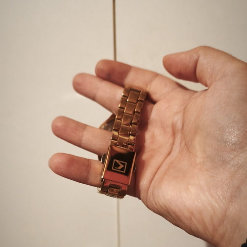 Curren 9009 watch with rhinestones like new, gold color