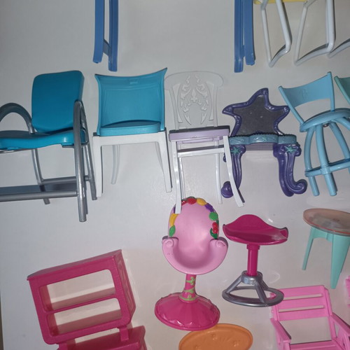 Barbie furniture set, many pieces, excellent condition