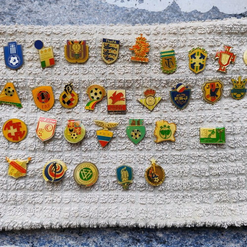 Collectible football federation pins like new, set of 36