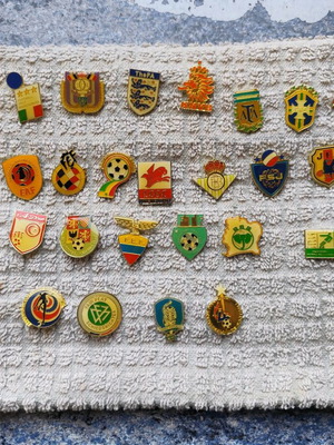 Collectible football federation pins like new, set of 36
