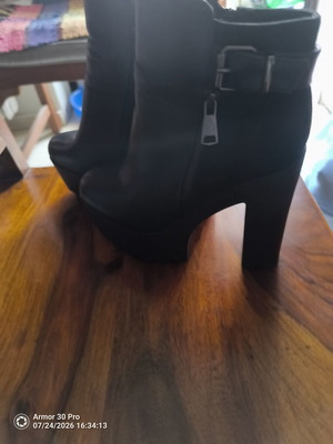 Sophi black boots size 37 like new
