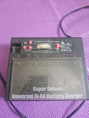 Vintage Luxus Universal Ni-Cd Battery Charger used (MW798)