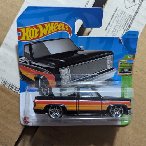 Hot Wheels Slammed ‘83 Chevy Silverado Mainline new